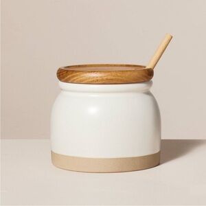 HEARTH & HAND NWT stoneware honey pot with wood dipper/lid -cream/clay -16oz